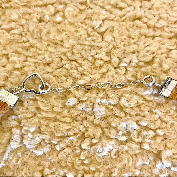 Light brown suede and natural pearl necklace ,earrings set. 34 pearls in total! - Picture 5 of 8